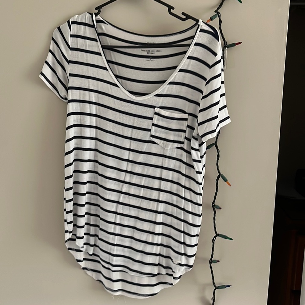 Hollister vneck!